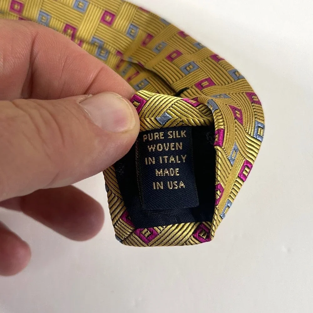 Brooks Brothers Necktie Gold Geometric Silk Woven Italy USA Made 3 3/4 x 59